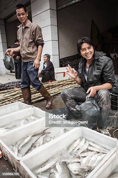 Srteetside Mercato Del Pesce In Cina - Fotografie stock e altre immagini di Affari - Affari, Affollato, Ambientazione esterna