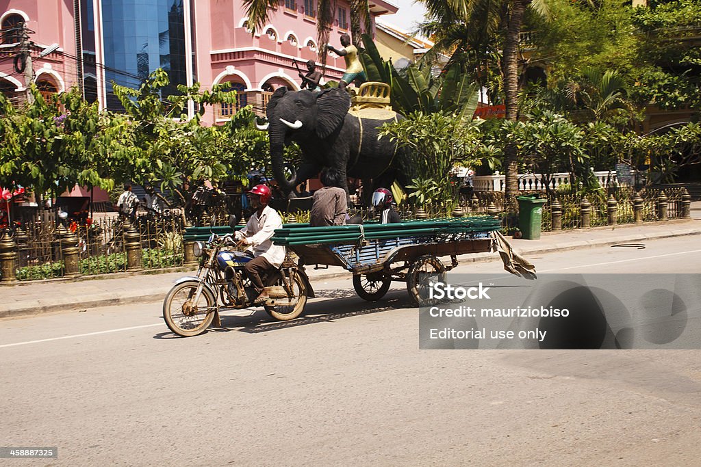 Traffico in Cambogia - Foto stock royalty-free di Ambientazione esterna