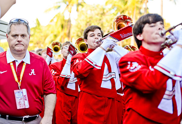 alabama équipe d'assistance marcher sur ocean drive, à miami beach - national championship photos et images de collection