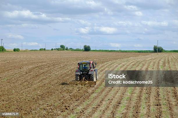 Traktor Stockfoto und mehr Bilder von Agrarbetrieb - Agrarbetrieb, Anhöhe, Arbeiten