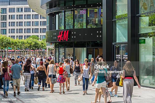 H M Store W Pobliżu Zeilgalerie W Frankfurcie - zdjęcia stockowe i więcej obrazów H&M - H&M, Architektura, Budynek z zewnątrz
