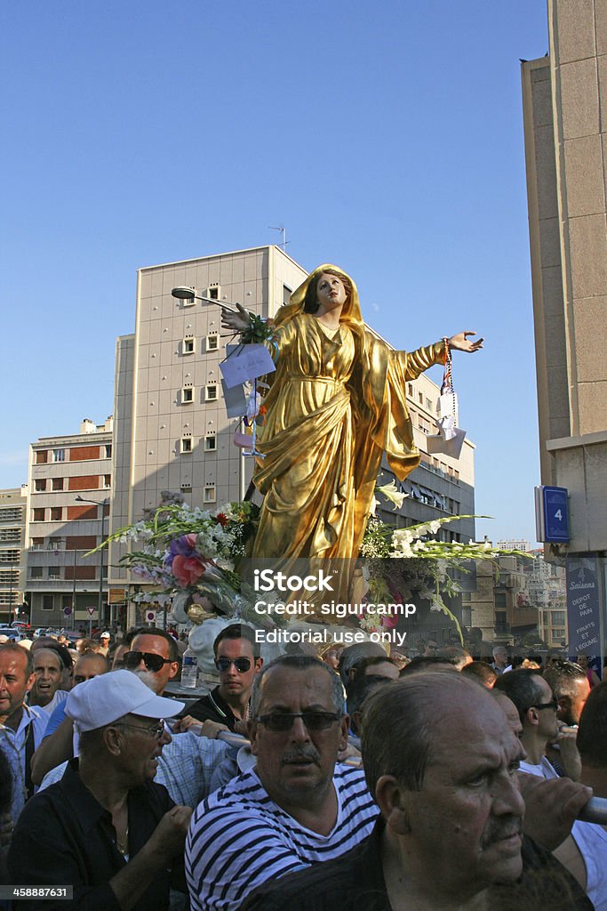 Estatua de la Virgen María, la asunción procesión en Marsella, Francia. - Foto de stock de Aire libre libre de derechos