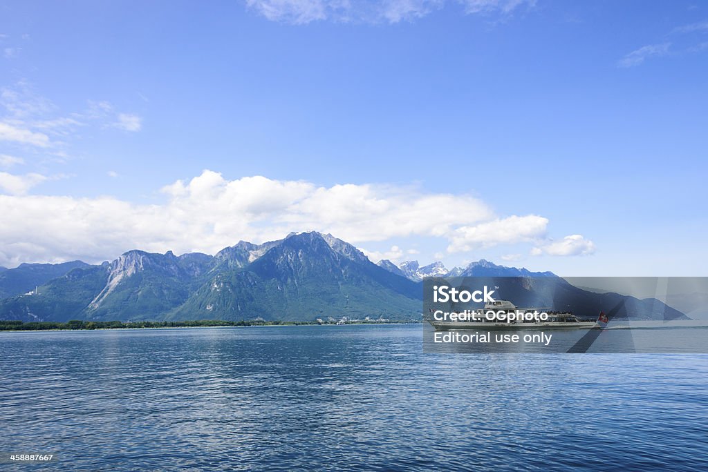 フェリーボート交差する��ジュネーブ湖のスイスとフランス - カラー画像のロイヤリティフリーストックフォト