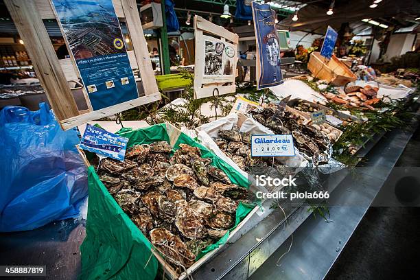 Frescos No Mercado De Frutos Do Mar Interior Em Paris - Fotografias de stock e mais imagens de Ostra