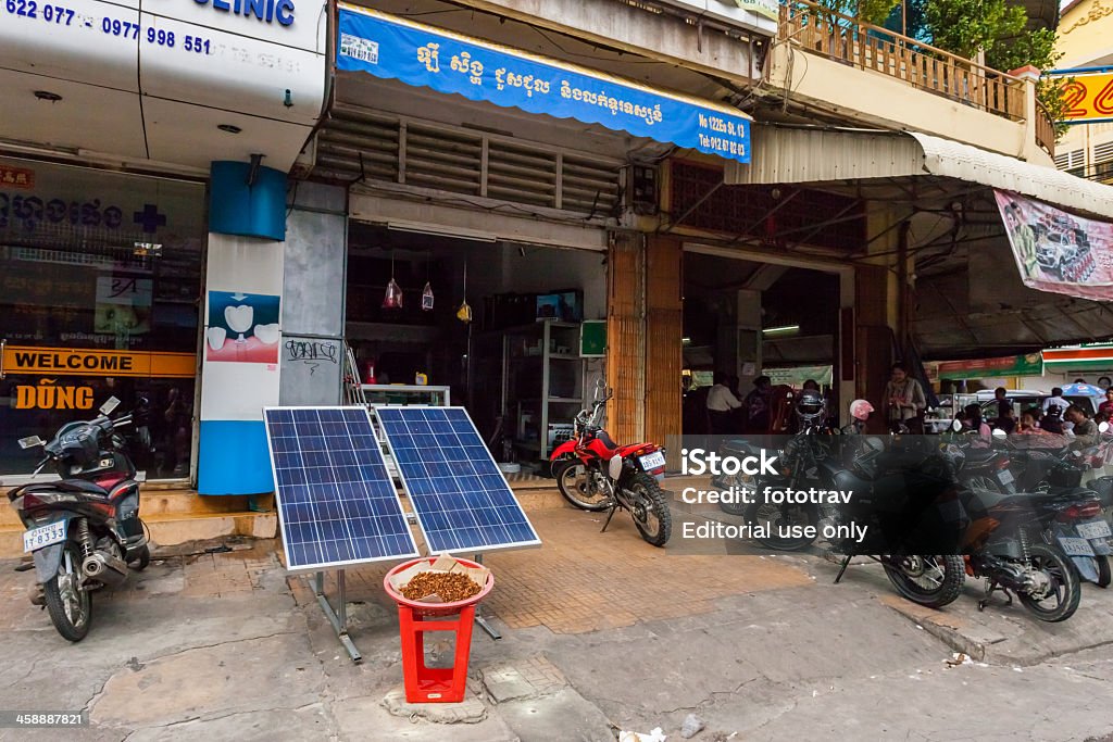 Paneles solares en Camboya - Foto de stock de Panel Solar libre de derechos