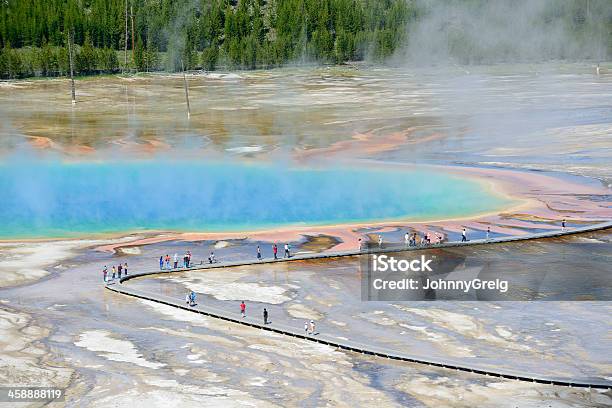 Grand Prismatic Foto de stock y más banco de imágenes de Extremófilo - Extremófilo, Lago, Aire libre