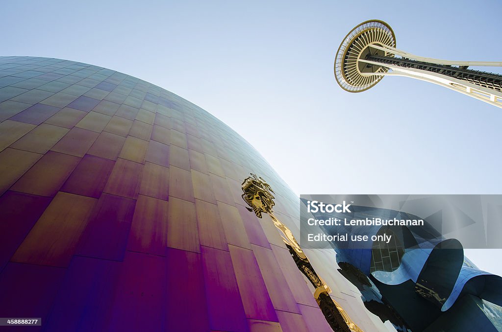 Seattle Space Needle é refletido no Museu EMP - Foto de stock de Música royalty-free