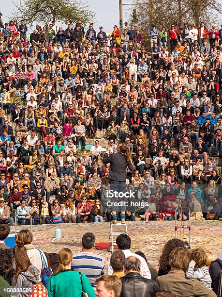 Domingos De Karaoke En Mauerpark Berlín Alemania Foto de stock y más banco de imágenes de Actuación - Espectáculo - Actuación - Espectáculo, Actuación - Representación, Aire libre