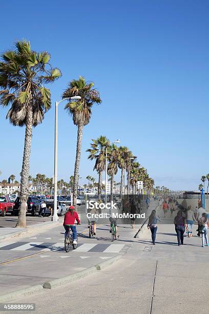 Passeggiata A Mare Della Spiaggia Di Santa Monica - Fotografie stock e altre immagini di Adulto - Adulto, Ambientazione esterna, Attività