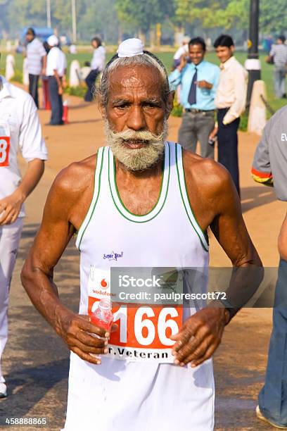 Ältere Männliche Marathonläufer Stockfoto und mehr Bilder von Abenteuer - Abenteuer, Aktiver Lebensstil, Aktiver Senior