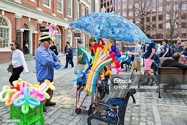 Amor Local Vendedor De Rua Em Faneuil Hall Em Boston - Fotografias de stock e mais imagens de Boston - Massachusetts