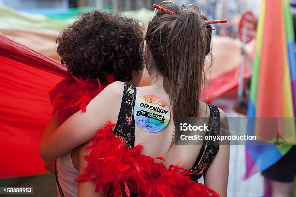 Passeata Gay Istambul De 2013 - Fotografias de stock e mais imagens de Adulto - Adulto, Amizade, Bandeira do Arco-íris