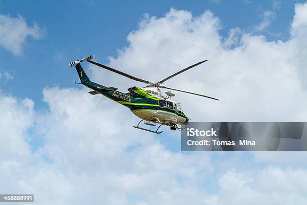 Fuego En El Helicópteros De Salvamento Ii Foto de stock y más banco de imágenes de Accidentes y desastres - Accidentes y desastres, Ayuda, Azul