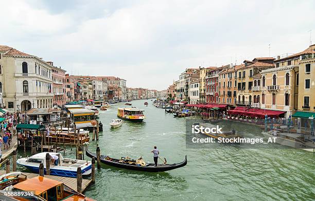 Boote Auf Dem Canal Grande In Der Nähe Von Rialtobrücke Stockfoto und mehr Bilder von Adriatisches Meer