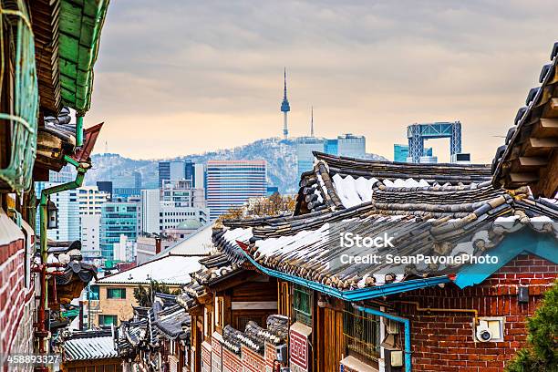 El Histórico Vecindario De Seúl Foto de stock y más banco de imágenes de Lugar de interés - Lugar de interés, Corea del Sur, Aldea