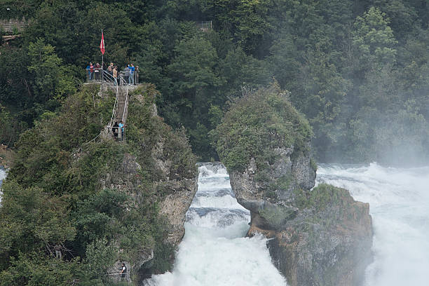 rheinfall w schaffhausen, szwajcaria - horizontalal zdjęcia i obrazy z banku zdjęć