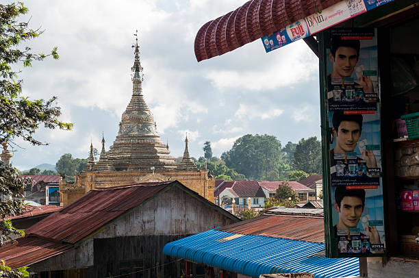 buddhismus und geschäft in myanmar - toiletries nivea sanitary napkin facial product stock-fotos und bilder