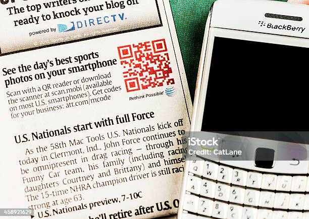 Qr 코드를 스포츠 뉴스와 Blackberry Bold 휴대폰 0명에 대한 스톡 사진 및 기타 이미지 - 0명, 2012년, QR코드