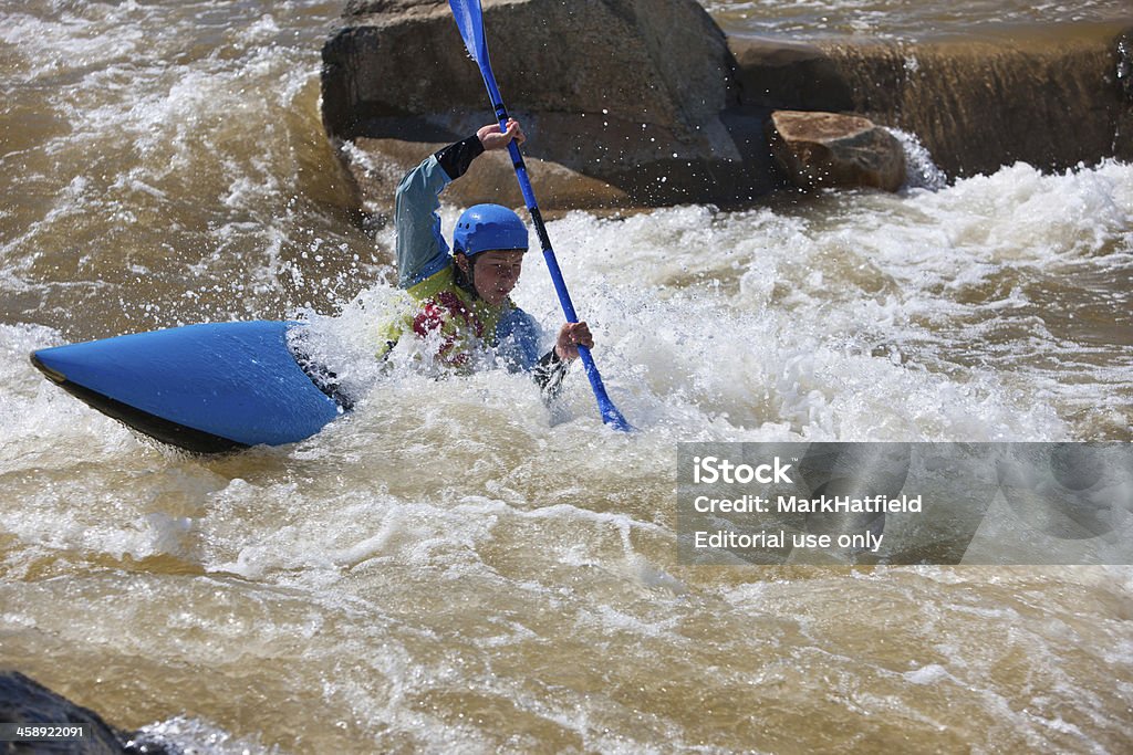 Kayak raggiunge Paletta per attivare - Foto stock royalty-free di Abbigliamento sportivo
