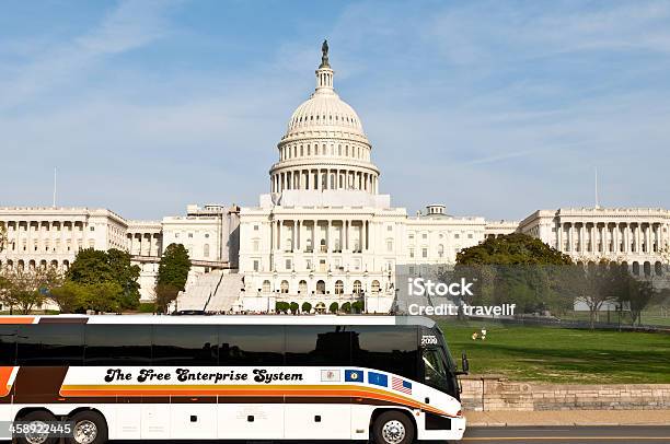 Tour Bus Vor Kapitol Washington Dc Stockfoto und mehr Bilder von Aussicht genießen - Aussicht genießen, Autorität, Außenaufnahme von Gebäuden