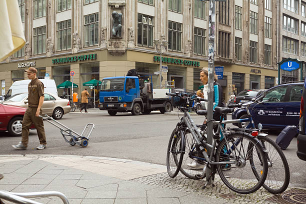 berlin friedrichstraße - coffee shop editorial germany berlin germany foto e immagini stock