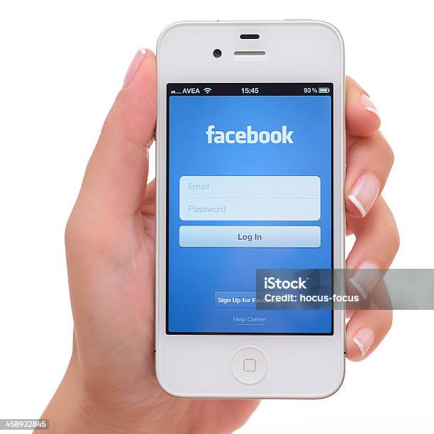 Facebook No Iphone - Fotografias de stock e mais imagens de .com - .com, Adulto, Analisar