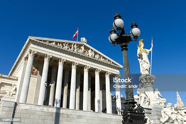 Edificio Del Parlamento Austríaco Foto de stock y más banco de imágenes de Arquitectura - Arquitectura, Austria, Bandera