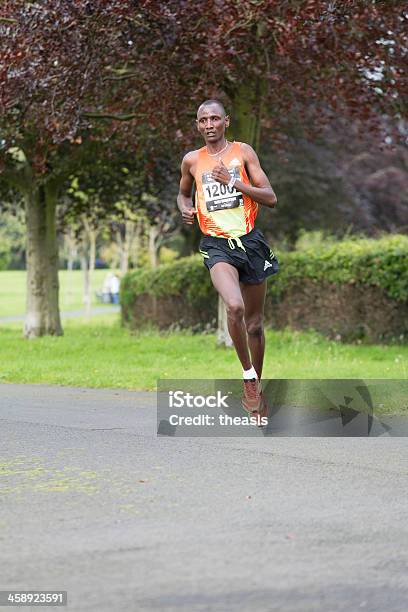 Media Maratón Corredor Foto de stock y más banco de imágenes de Adulto - Adulto, Aire libre, Atleta - Atletismo