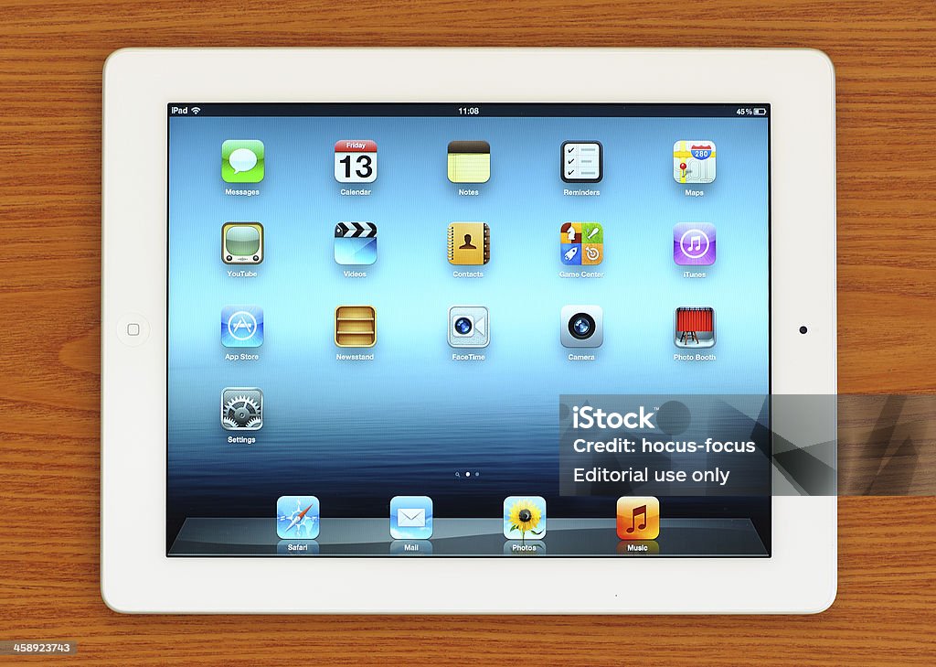 Новый iPad 3 на стол - Стоковые фото GAFAM роялти-фри