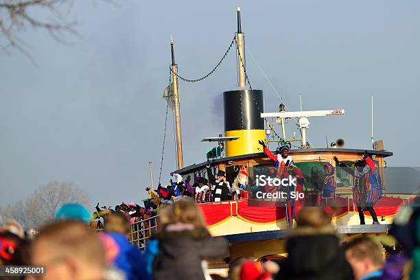 Sinterklaas Arrivo - Fotografie stock e altre immagini di Mezzo di trasporto marittimo - Mezzo di trasporto marittimo, Sinterklaas, 70-79 anni