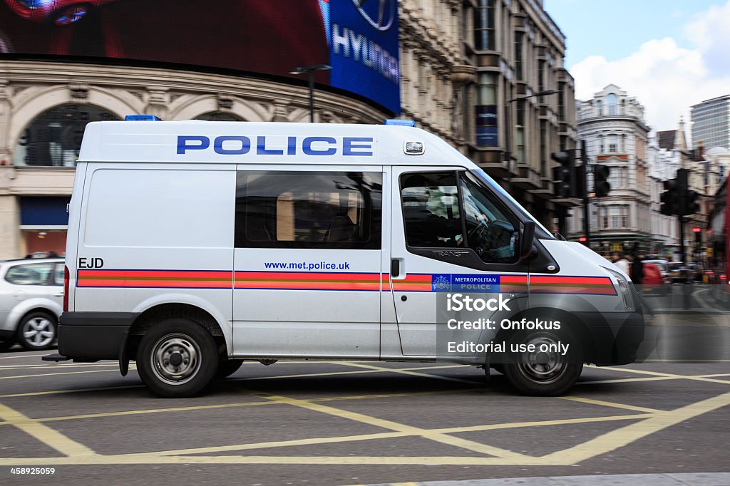 Londyńskiej policji samochód na Piccadilly Circus, Zjednoczone Królestwo - Zbiór zdjęć royalty-free (Samochód policyjny)