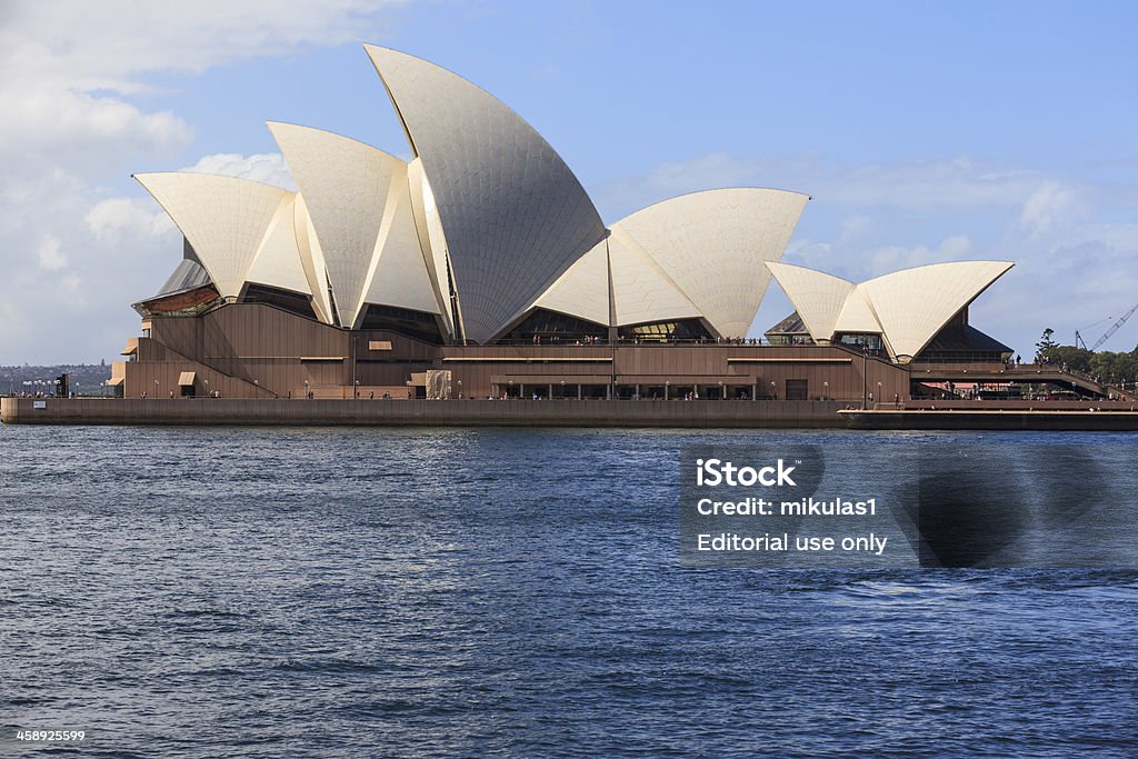 La ópera de Sydney Harbour & - Foto de stock de Arte cultura y espectáculos libre de derechos