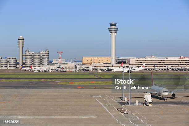 Foto de Aeroporto Internacional De Tóquio No Japão e mais fotos de stock de Aeroporto Internacional de Tóquio - Aeroporto Internacional de Tóquio, Aeroporto, Avião
