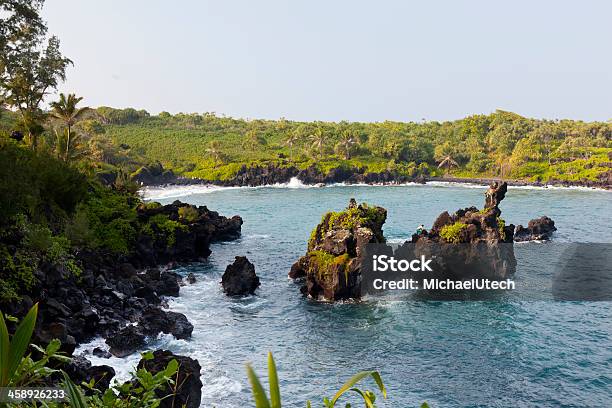 Costa De Waianapanapa Maui - Fotografias de stock e mais imagens de Adulto - Adulto, Ao Ar Livre, Azul