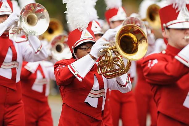 instrumento de sopro de banda de milhões de dólares, em ua - marching band imagens e fotografias de stock