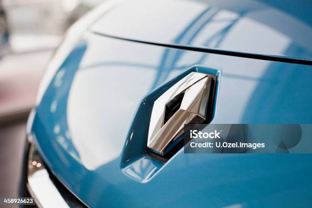 Renault Logo - Fotografie stock e altre immagini di Renault - Renault, Automobile, Close-up