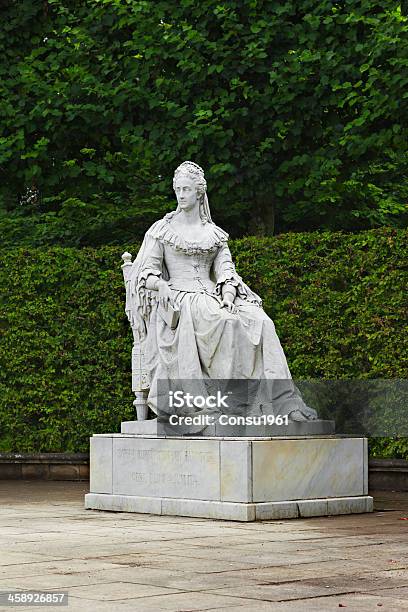 Estatua Foto de stock y más banco de imágenes de Aire libre - Aire libre, Alemania, Baja Sajonia