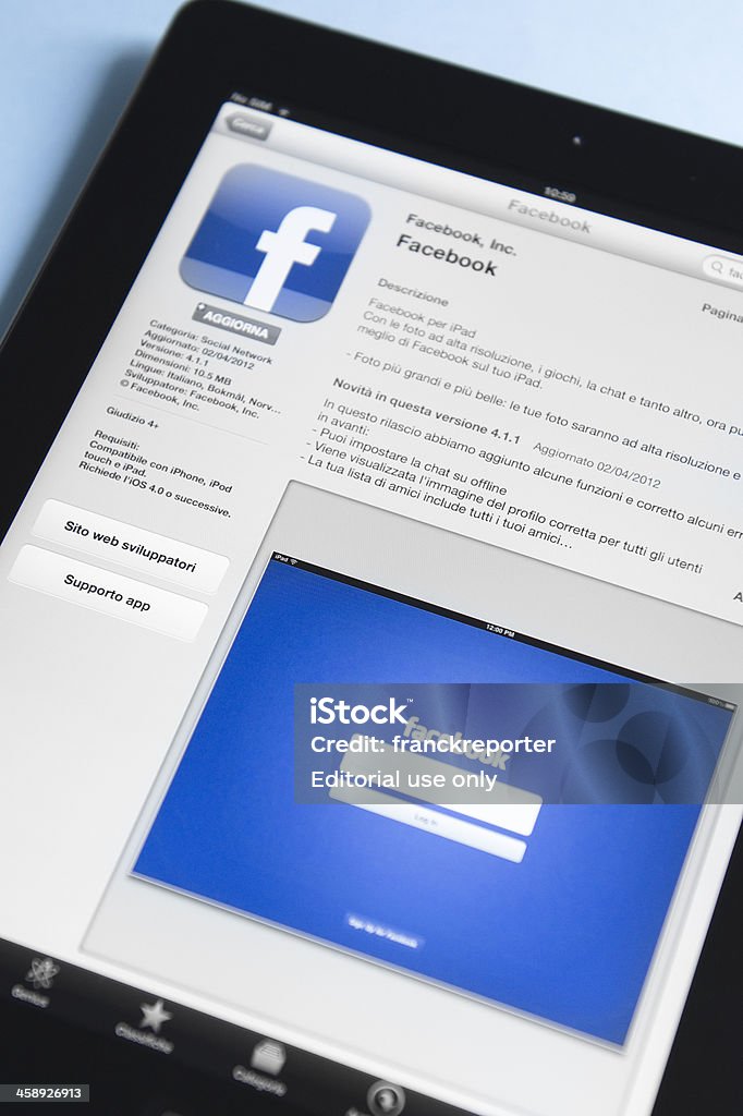 Macro do facebook app em loja da apple, ipad 3 - Foto de stock de Aplicação móvel royalty-free