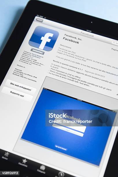 Foto de Macro Do Facebook App Em Loja Da Apple Ipad 3 e mais fotos de stock de Aplicação móvel - Aplicação móvel, Bilhões - Quantidade, Computador