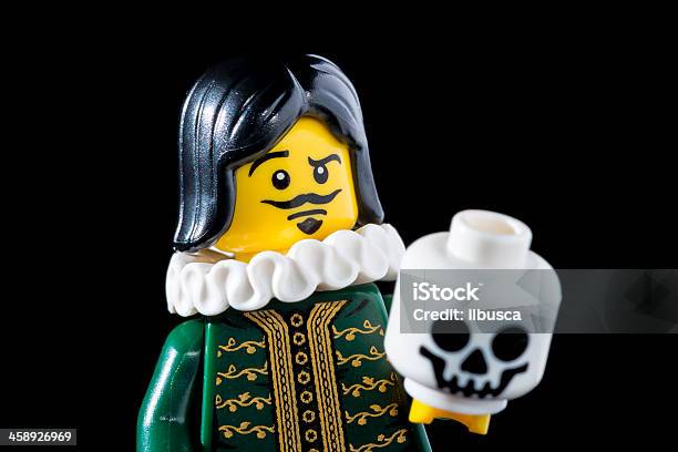 Photo libre de droit de Figurines Lego Minifigures Série De 8 Le Thespian banque d'images et plus d'images libres de droit de William Shakespeare - William Shakespeare, Lego, Hamlet - Être mythique