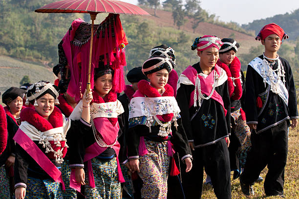 yao tribo de colina ieltsin casamento - hmong imagens e fotografias de stock