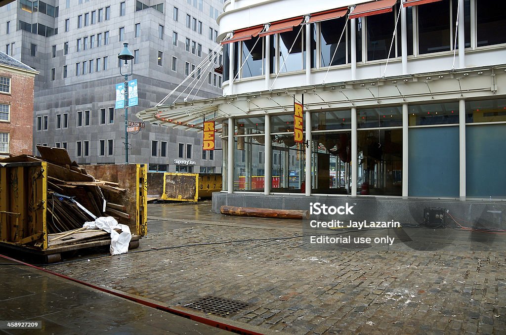 Ураган Сэнди после очистка, через 6 недель и Нижний Манхэттен, Нью-Йорк - Стоковые фото Повреждённый роялти-фри