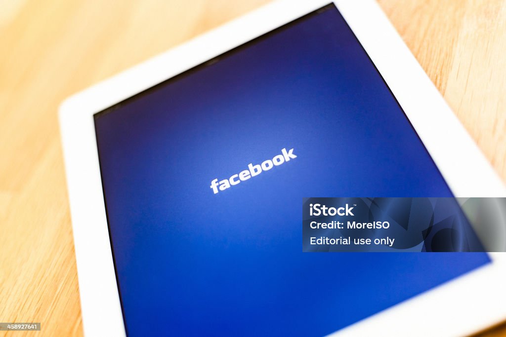El nuevo iPad, aplicación de Facebook - Foto de stock de Blanco - Color libre de derechos