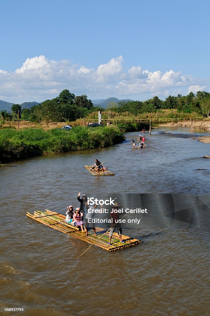 Rafting pelo rio - Foto de stock de Tailândia royalty-free