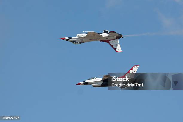 Thunderbirds のフライト - アエロバティックスのストックフォトや画像を多数ご用意 - アエロバティックス, アメリカ合衆国, コンセプト