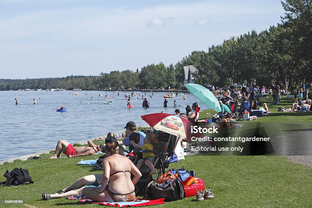 Diversão de Verão em uma pequena cidade Alberta Lago - Royalty-free Alberta Foto de stock