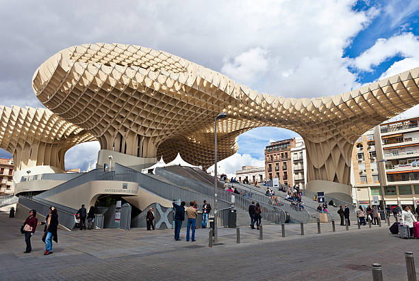 metropol parasol em sevilha, espanha - national landmark architectural styles sevilla seville - fotografias e filmes do acervo