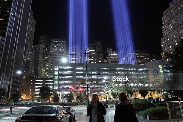 Photo libre de droit de Le 11 Septembre Mémorial Du World Trade Center De Lumières De New York 2006 banque d'images et plus d'images libres de droit de 2012