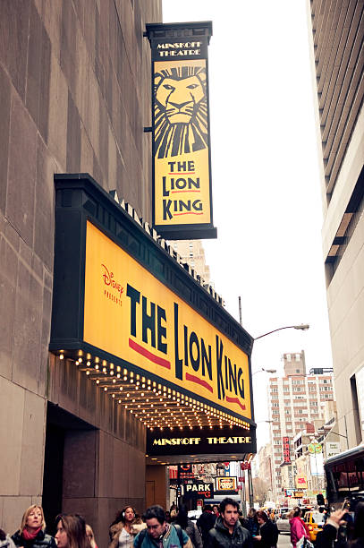 lion king on broadway - lion king 뉴스 사진 이미지