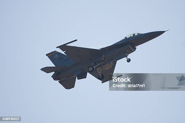 F 16 W Trakcie Lotu - zdjęcia stockowe i więcej obrazów Abbotsford - Kanada - Abbotsford - Kanada, F-16 Fighting Falcon, Fotografika